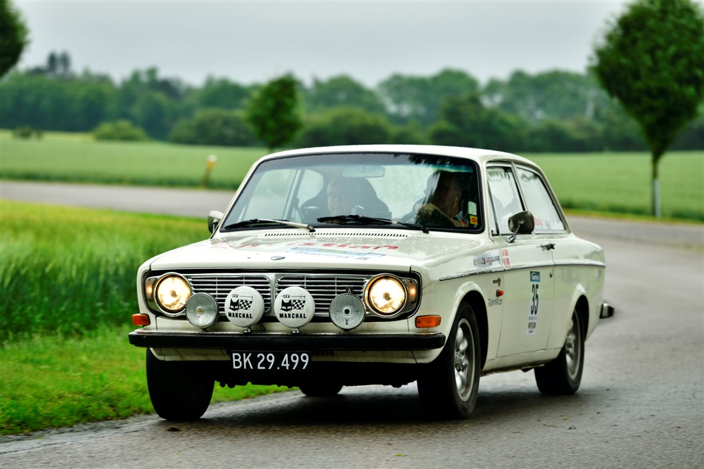 Ægteparret Henning og Else Friborg, Them, er flere gange tidligere vindere af DASU Classic-mesterskabet. I år deltager de i Oresund Rally med en Volvo 142S fra 1972.
(Foto: Michael Eisenberg)